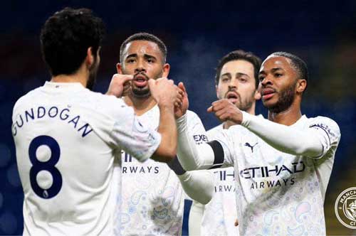 Tổng hợp vòng 22 Ngoại hạng Anh: Thành Manchester lại mở hội, Liverpool và Tottenham gây thất vọng