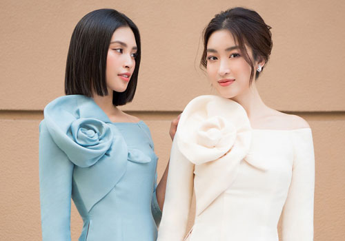 Tiểu Vy, Đỗ Mỹ Linh đọ nhan sắc ngày càng 'thăng hạng' khi diện áo dài Tết trên phố