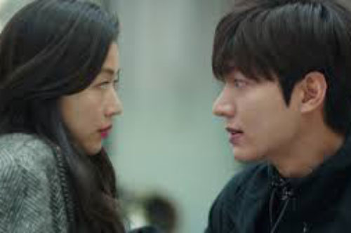 Sau khi ngắm cây đào phai nhà tôi, chị dâu tự ý cầm kéo cắt một cành để "xin lộc" nhưng thái độ của anh trai lúc đó càng khiến tôi phẫn nộ hơn