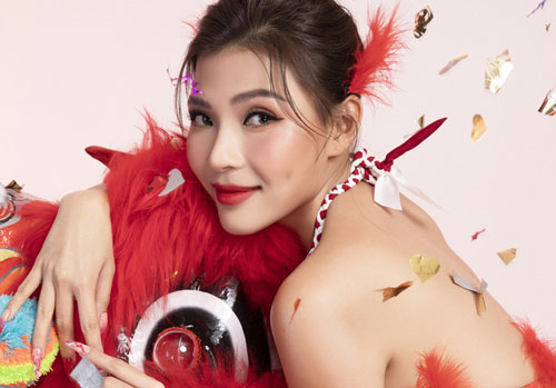 Thúy Diễm khoe lưng trần quyến rũ trong bộ ảnh Tết