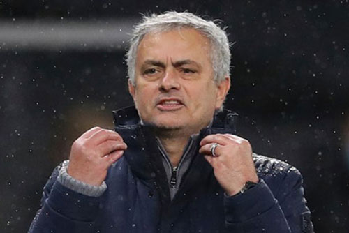 Thua đau Chelsea và nhận thống kê tệ hại, Mourinho nổi điên với trọng tài