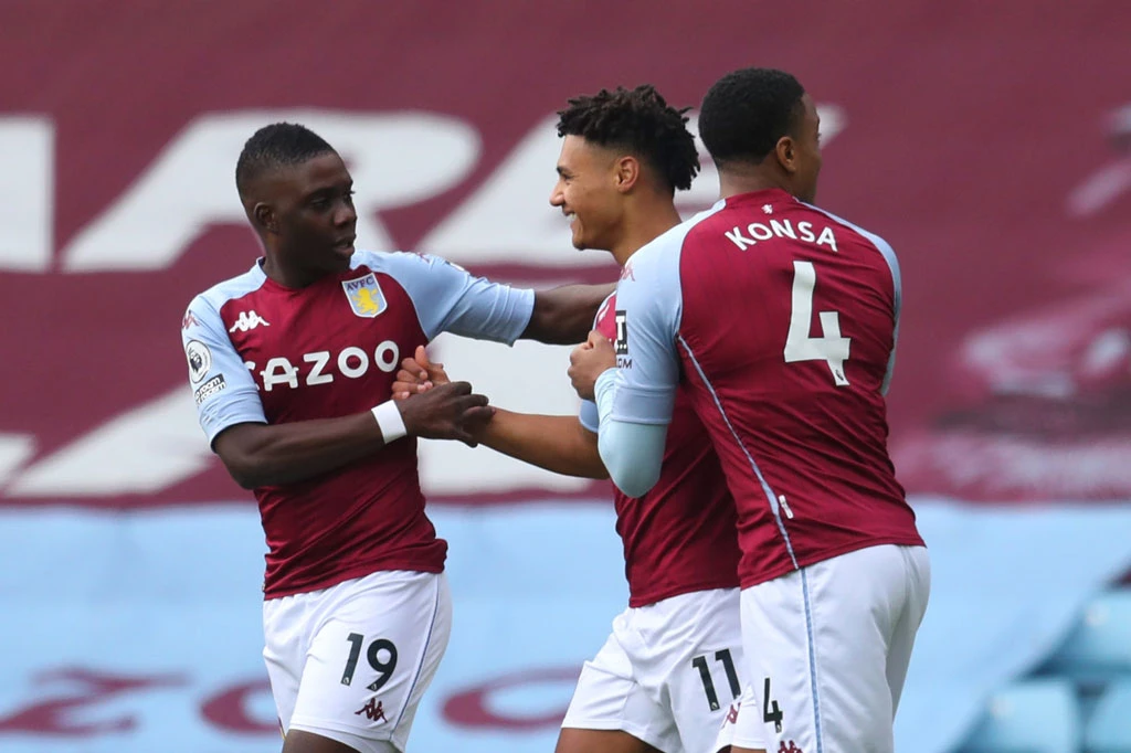 Aston Villa khiến Arsenal phải 