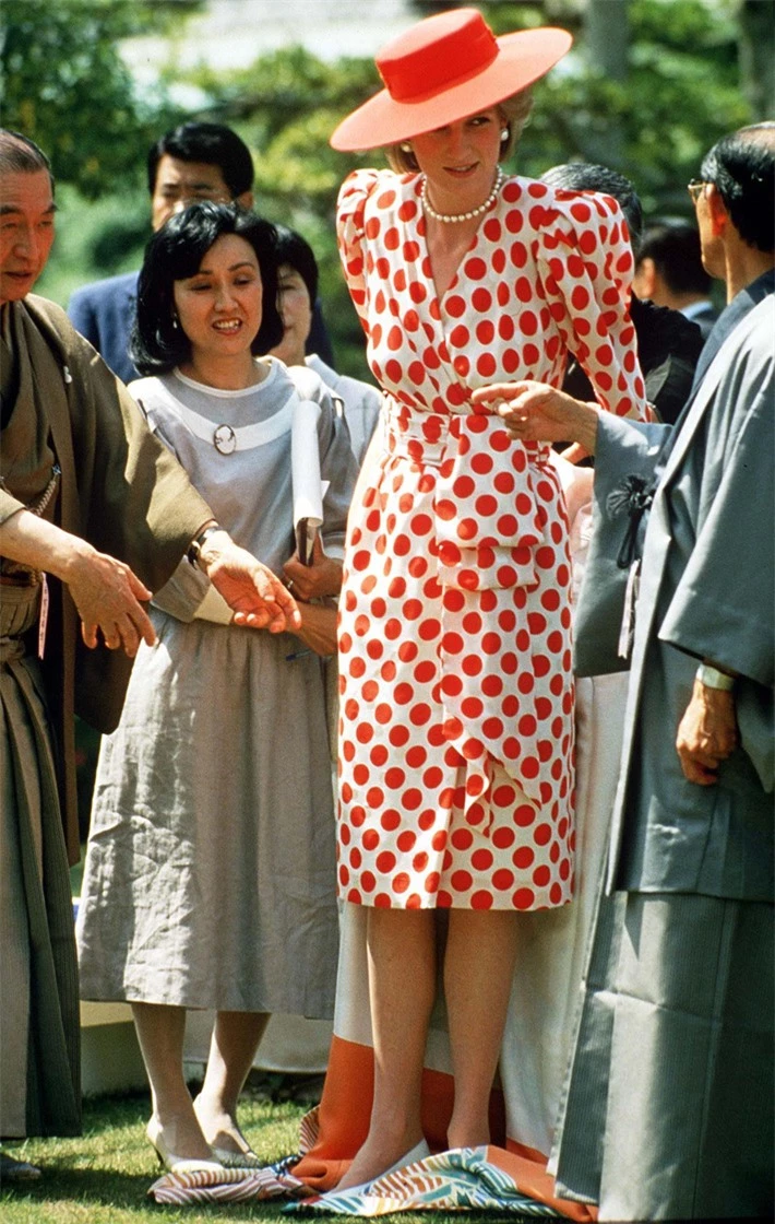 Chiêm ngưỡng những lần Công nương Diana diện váy dáng dài để biết thế nào là đỉnh cao của sự sang trọng, tinh tế - Ảnh 3.