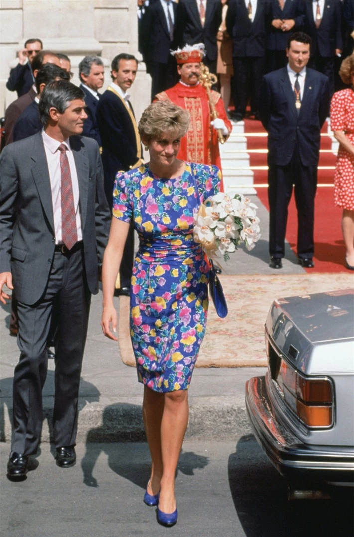 Chiêm ngưỡng những lần Công nương Diana diện váy dáng dài để biết thế nào là đỉnh cao của sự sang trọng, tinh tế - Ảnh 7.