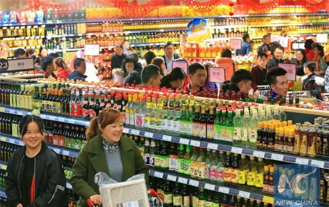 Nhu cầu mua quà tặng tăng mạnh trước Tết Nguyên đán - Ảnh 1. Nhu cầu mua quà tặng tăng mạnh trước Tết Nguyên đán - Ảnh 1.