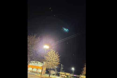 Giả thuyết bất ngờ về loạt ánh sáng kỳ quặc giống UFO trên bầu trời Mỹ