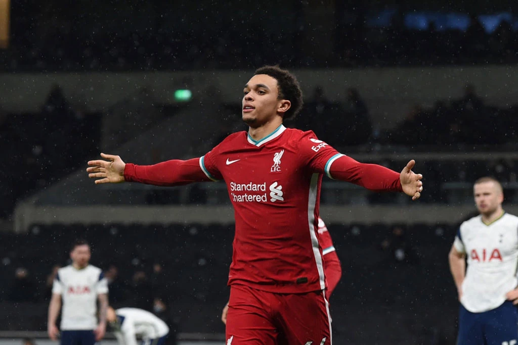 Hậu vệ phải: Trent Alexander-Arnold (Liverpool).