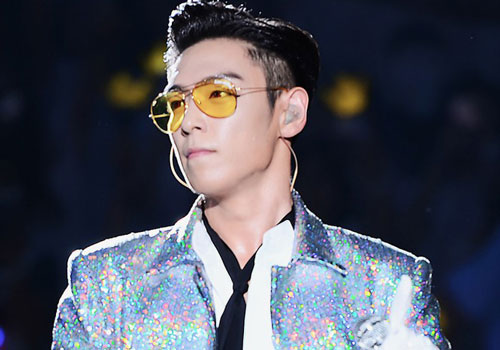 T.O.P (Big Bang) vô tình tiết lộ sở hữu thẻ đen chỉ 0.05% người giàu nhất Hàn Quốc mới có