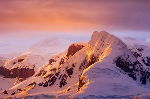 Tìm thấy vật liệu ngoài hành tinh ở nơi khó sống nhất Trái Đất