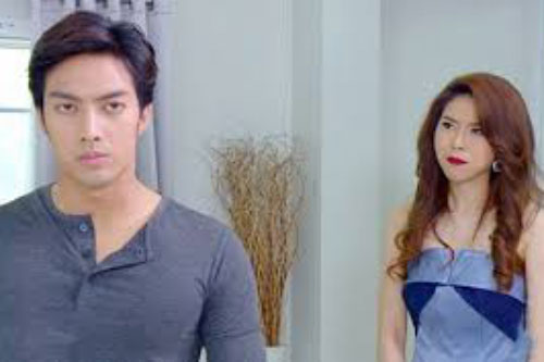 Biếu mẹ chồng con gà trống để ăn Tết không ngờ tôi bị chồng mắng xối xả