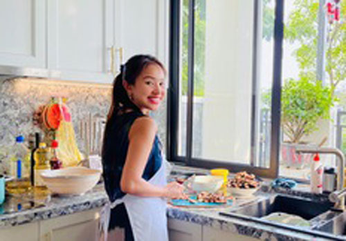 Cuộc sống của MC Vân Hugo tại Sài Gòn: Được chồng sắp cưới yêu chiều, tậu biệt thự làm tổ ấm