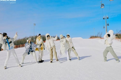BTS trẻ trung, ấm áp trong bộ ảnh đặc biệt "Winter Package"