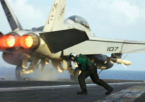 Quyết định của Hải quân Mỹ khi F-35C yếu đuối