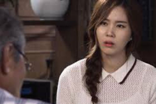 Biếu bên nội 20 triệu rồi nên giỏ quà Tết rẻ hơn bên ngoại, mẹ chồng bực ra mặt nhưng tôi đáp trả thì chỉ biết cười trừ