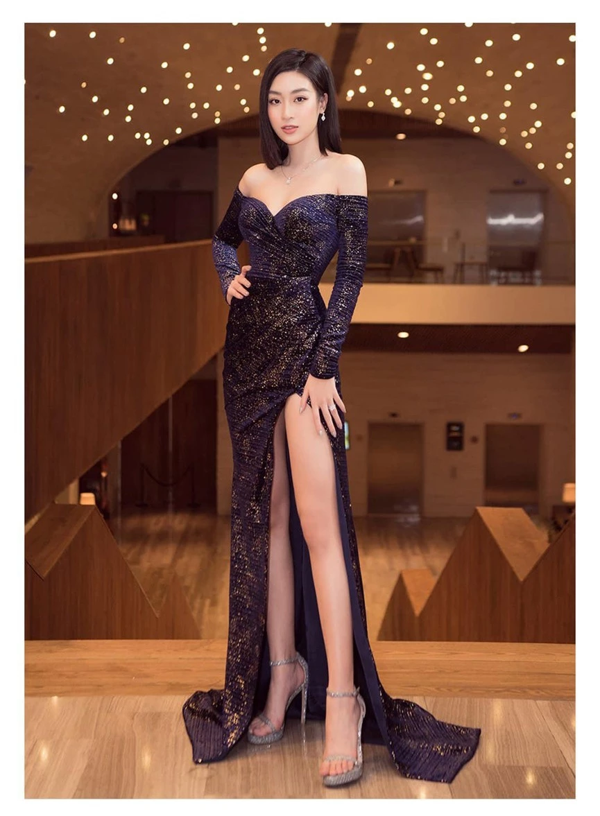 Diện váy xẻ cao, Hoa hậu Đỗ Mỹ Linh khoe chân dài miên man cực nóng bỏng  - ảnh 1