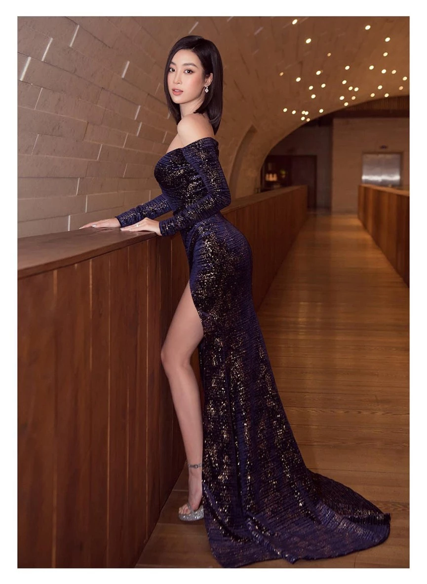 Diện váy xẻ cao, Hoa hậu Đỗ Mỹ Linh khoe chân dài miên man cực nóng bỏng  - ảnh 5