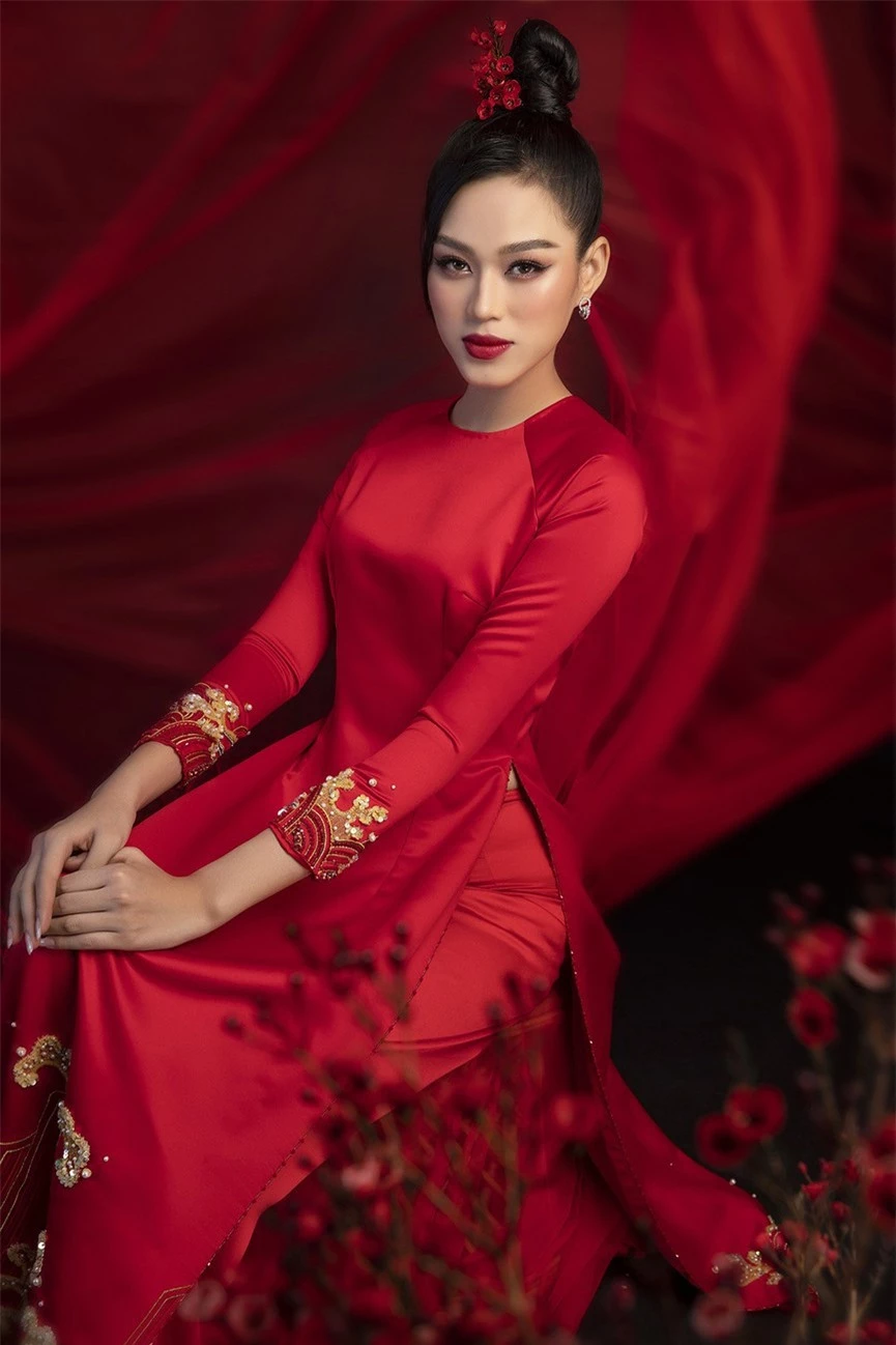 Hoa hậu Đỗ Thị Hà khoe nhan sắc yêu kiều với váy lệch vai lạ mắt - ảnh 7