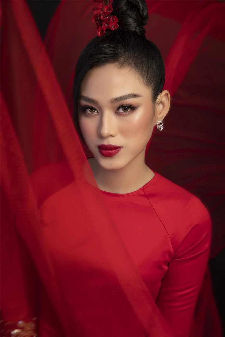 Hoa hậu Đỗ Thị Hà khoe nhan sắc yêu kiều với váy lệch vai lạ mắt - ảnh 8