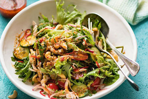 Salad ức gà kiểu Thái chống ngấy ngày Tết