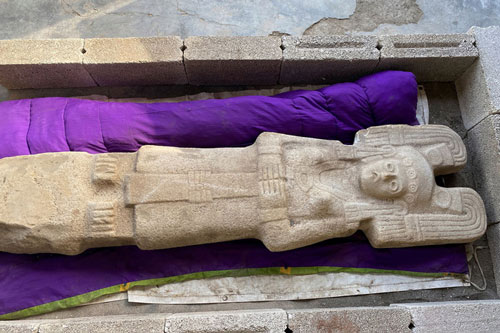 Sửa trang trại, người đàn ông tìm ra bảo vật "nữ hoàng cuối cùng"