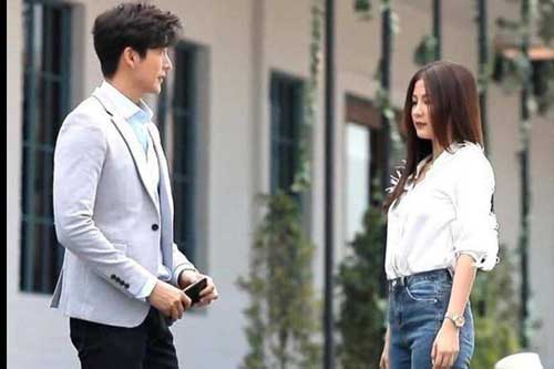 Gặp lại cô gái phố cổ năm ấy, tôi sốc ngất khi thấy em giàu có và đặt tên con trai giống mình