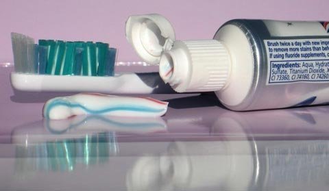 Son môi, kem đánh răng có thể làm suy tim