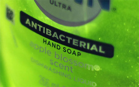 Xà phòng diệt khuẩn có an toàn?