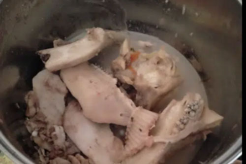 Tâm sự đầy tủi hờn của nàng dâu bên "mâm cơm thừa" được bố mẹ chồng để phần, phản ứng của dân mạng càng gây chú ý