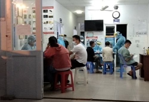 Điểm tin Covid-19 trưa 8/2: TP. HCM họp khẩn khi phát hiện chùm ca nhiễm số lượng lớn, Hà Nội phong toả chung cư 1.200 dân