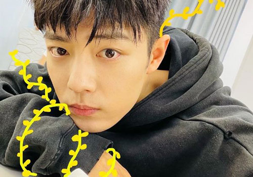 “Hot” như Tiêu Chiến, chỉ đăng “sương sương” bức hình tự sướng cũng hút hơn 2 tỷ lượt xem