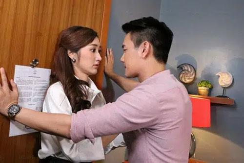 Đưa vợ 40 triệu đồng tiền thưởng Tết, thế mà cô ấy đưa lại cho tôi tờ đơn ly dị
