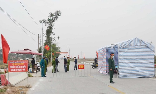 Điểm tin Covid-19 sáng 8/2: Thêm 4 nhân viên sân bay Tân Sơn Nhất nhiễm bệnh, Quảng Ninh tạm dừng vận tải hành khách công cộng liên tỉnh