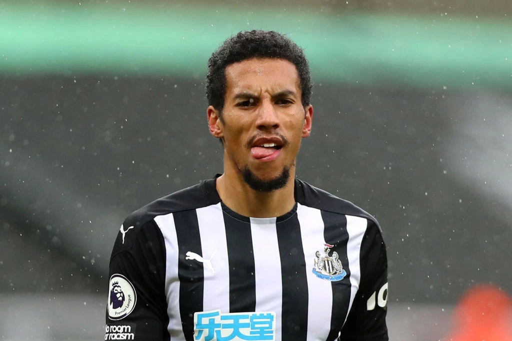 Trung vệ: Isaac Hayden (Newcastle).