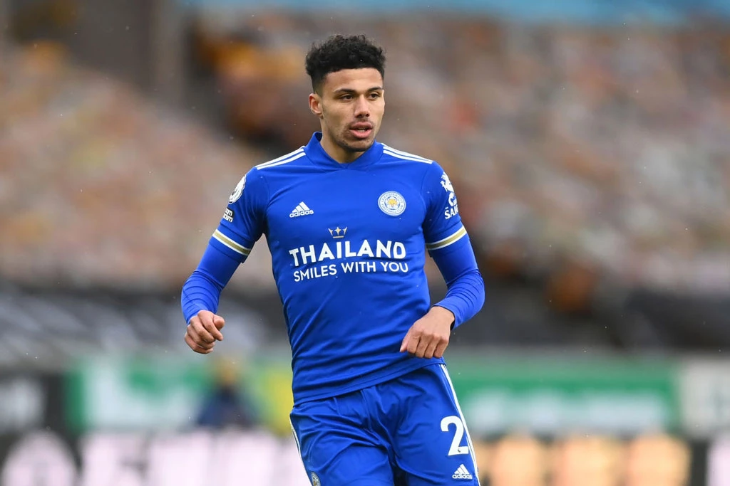 Hậu vệ trái: James Justin (Leicester City).