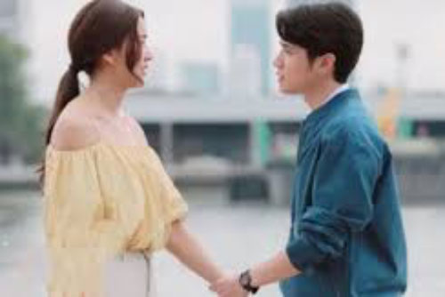 Bố đẻ nằm viện, chồng còn yêu cầu phải ở nhà lo sắm Tết nhà nội cho chu đáo, cô vợ có màn "ra tay" khiến anh hối hận không kịp