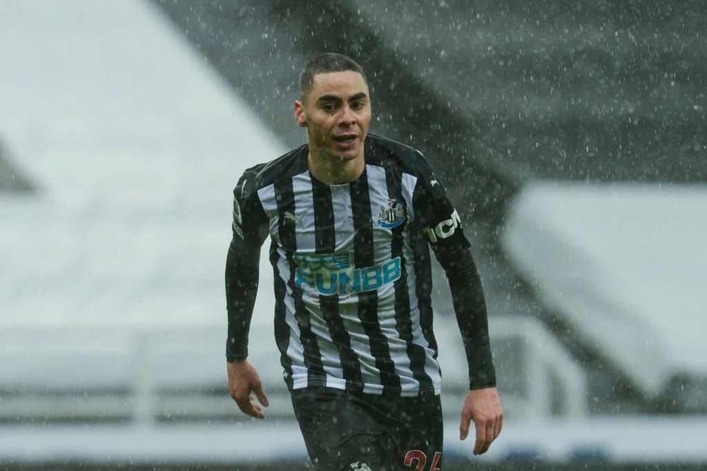 Tiền vệ trung tâm: Miguel Almiron (Newcastle).