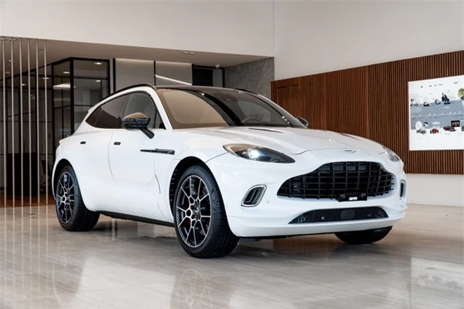 Aston Martin DBX duoc ra mat tai Viet Nam anh 1