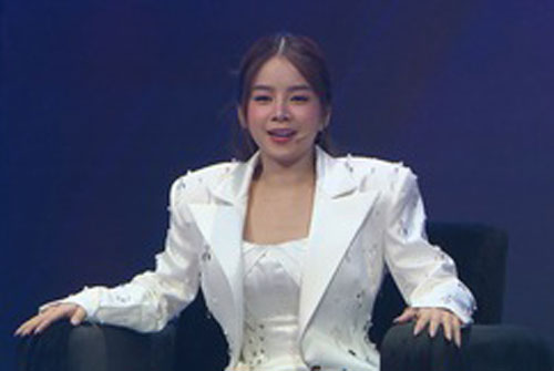 DJ Mie tự tin khi ngồi ghế nóng cùng Lâm Vinh Hải, Hoàng Anh