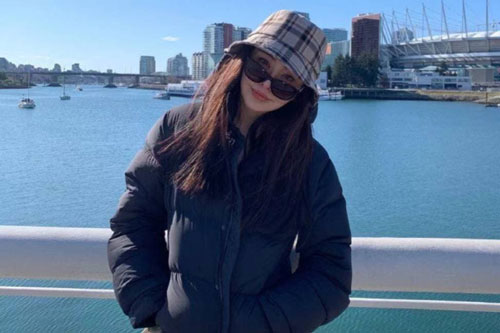 'Đệ nhất mỹ nhân châu Á' tuyên bố không cần đàn ông chỉ làm bạn với cái bóng của mình gây sốt với nhan sắc ở tuổi 54