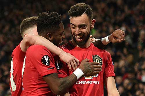 Man City và MU mua-bán cầu thủ 'lỗ' nhất châu Âu