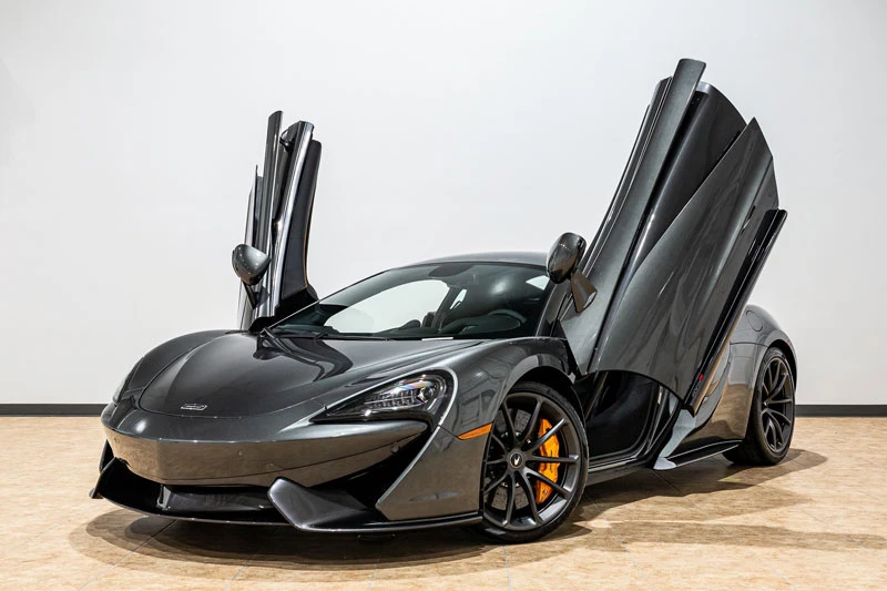 2. McLaren 570S.