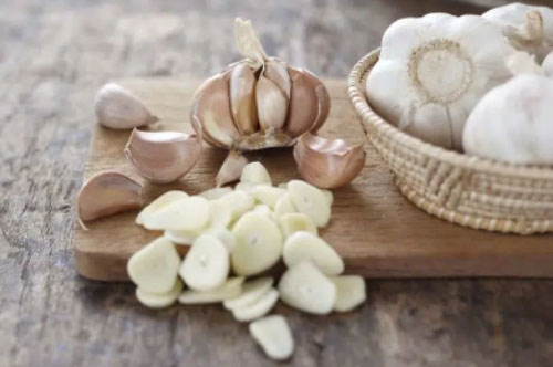 Tỏi giúp kháng khuẩn, ngừa bệnh hiệu quả nhưng 3 người này nếu ăn sẽ hại vô cùng