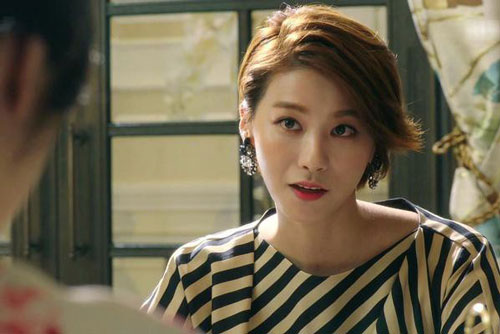 Bồ nhí thách thức chính cung: "Già rồi nên biết thân phận", chị vợ chỉ nói 3 câu khiến cô ta rối rít bỏ của chạy lấy người!