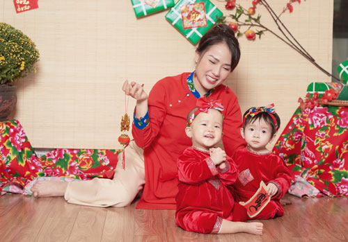 MC Thùy Dương hạnh phúc khoe cặp song sinh sau 11 năm hiếm muộn