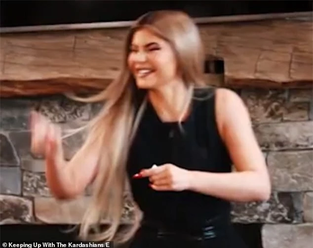 Cô út tỉ phú Kylie Jenner thả dáng 'gái một con' bốc lửa - ảnh 10