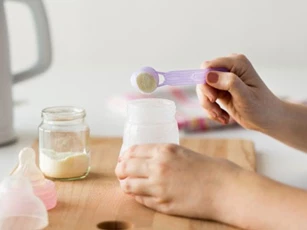 3 sai lầm khi pha sữa công thức cho bé khiến mất dinh dưỡng, dễ gây bệnh cho trẻ