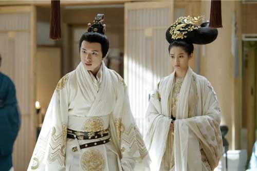 Hoàng đế quái đản nhất nhì lịch sử Trung Hoa: Thu nạp cô cô làm phi tử, vì 'bình đẳng giới' mà tìm 30 nam sủng cường tráng cho tỷ tỷ