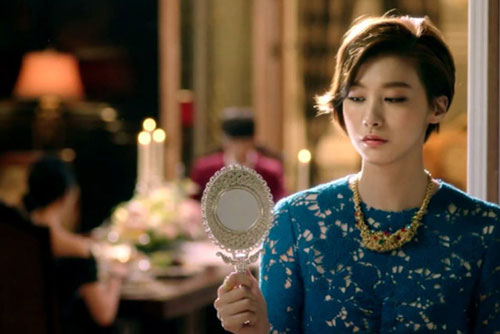 Bi&#x1EBF;t ch&#x1ED3;ng &#xE2;n &#xE1;i v&#x1EDB;i b&#x1ED3; nh&#xED; trong kh&#xE1;ch s&#x1EA1;n, v&#x1EE3; ch&#x1EB3;ng &#x111;&#xE1;nh ghen ch&#x1EC9; &#x111;&#x1A1;n gi&#x1EA3;n c&#x169;ng &#x111;&#x1EE7; khi&#x1EBF;n anh ta &quot;khi&#x1EBF;p v&#xED;a&quot;