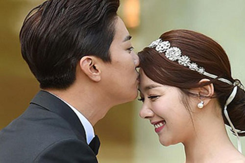 Bỏ mặc vợ con chịu nóng, chồng mua điều hòa mới lắp cho nhân tình, chị vợ hào phóng trích thêm một khoản lớn đưa cho ông xã và cái kết thật bất ngờ