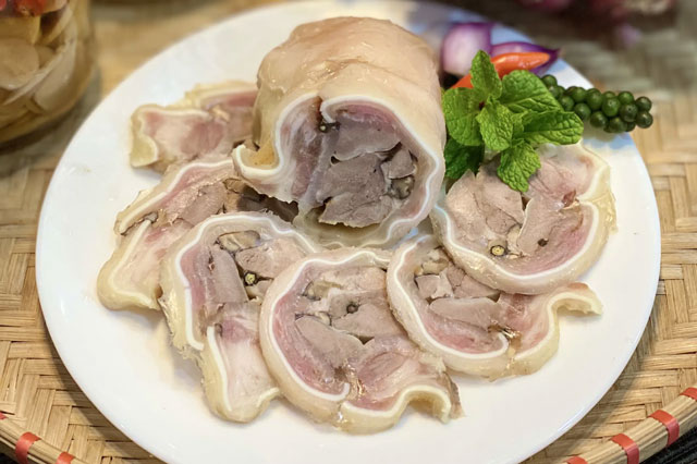 2021 rồi, Tết làm món tai heo cuộn lưỡi này đảm bảo giòn ngon xuất sắc, cả nhà ai cũng mê